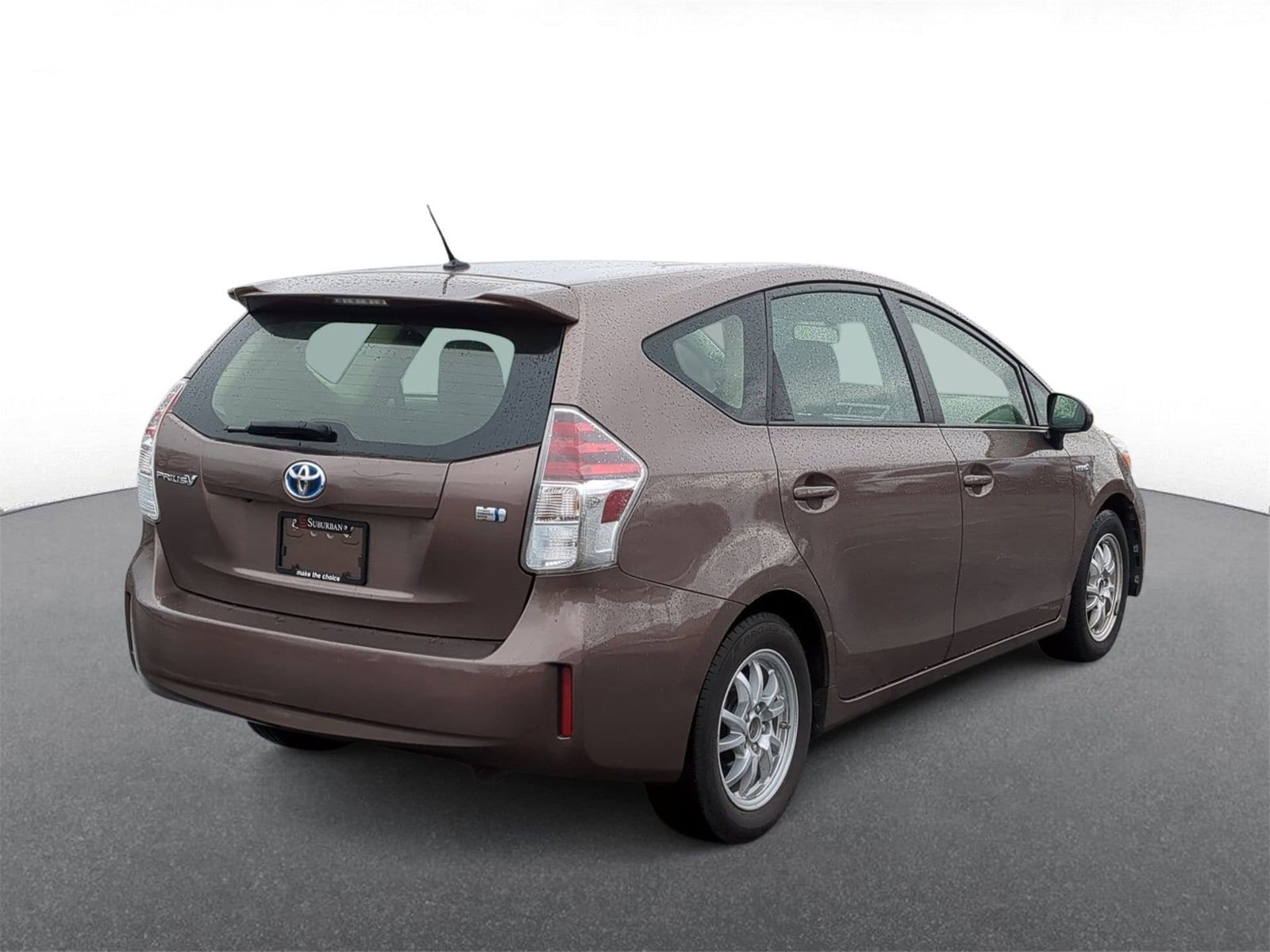 Thumbnail: 2017 Toyota Prius v - 8