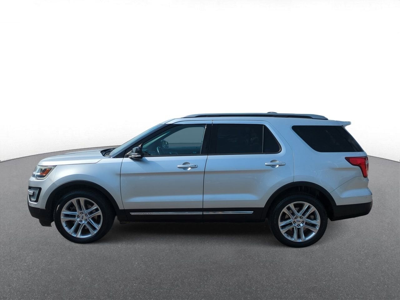Thumbnail: 2016 Ford Explorer - 5