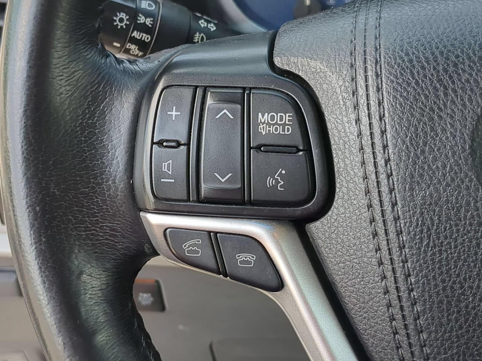 Thumbnail: 2016 Toyota Sienna - 23