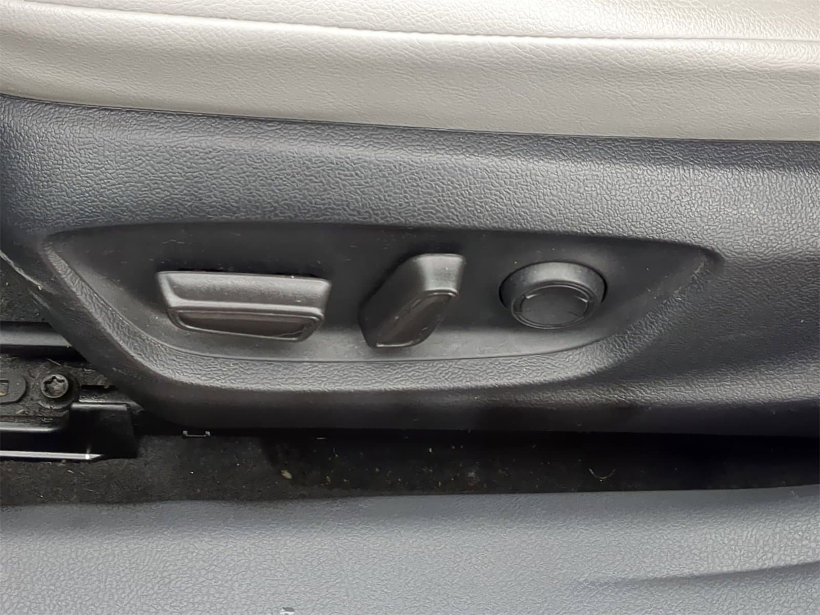 Thumbnail: 2023 Toyota Camry - 25