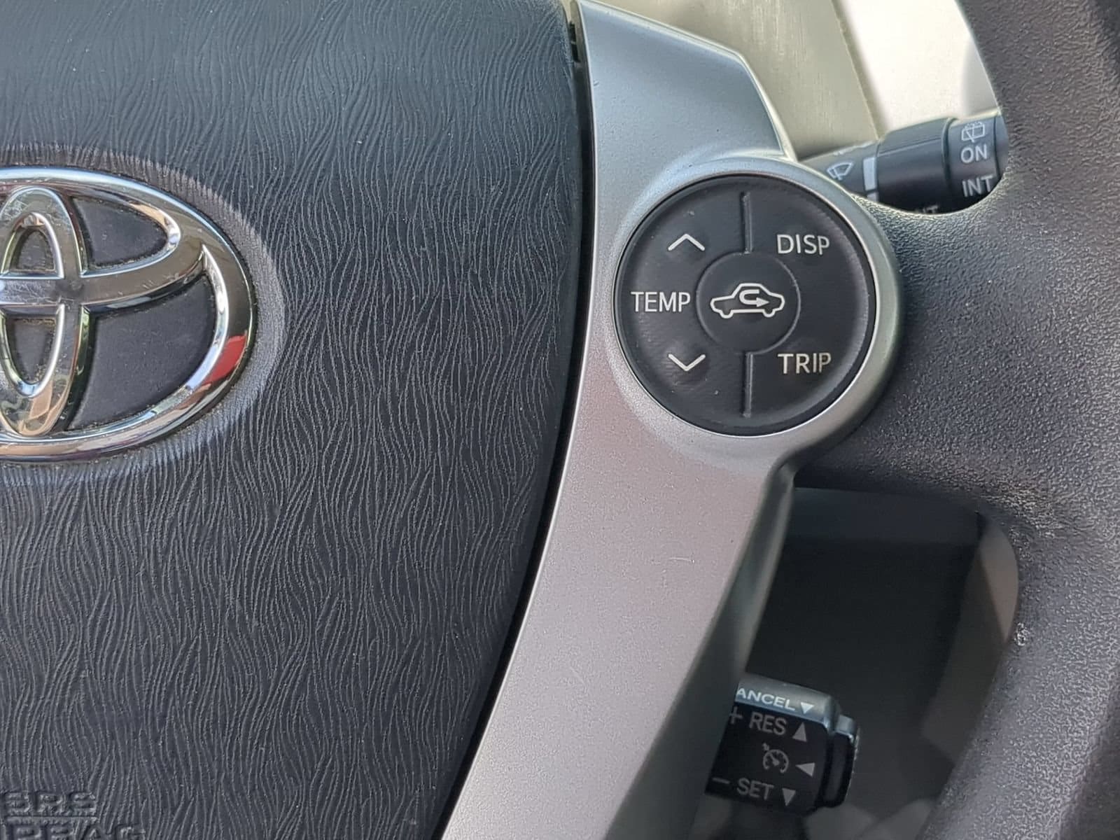 Thumbnail: 2013 Toyota Prius v - 24