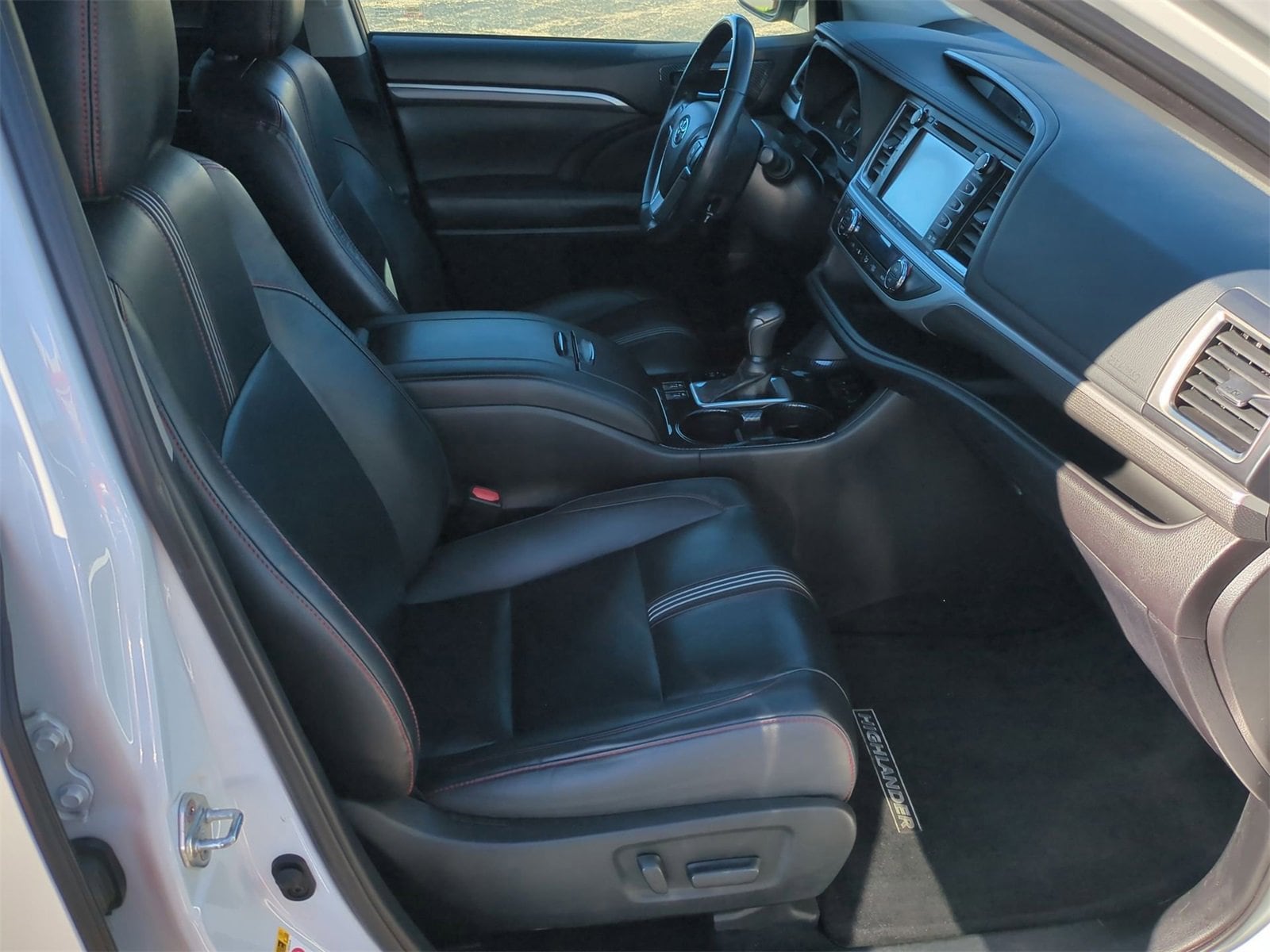 Thumbnail: 2019 Toyota Highlander - 22