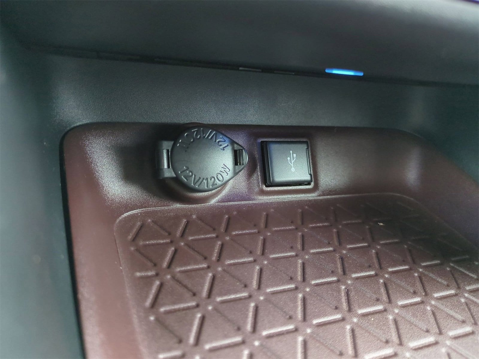 Thumbnail: 2021 Toyota RAV4 - 32