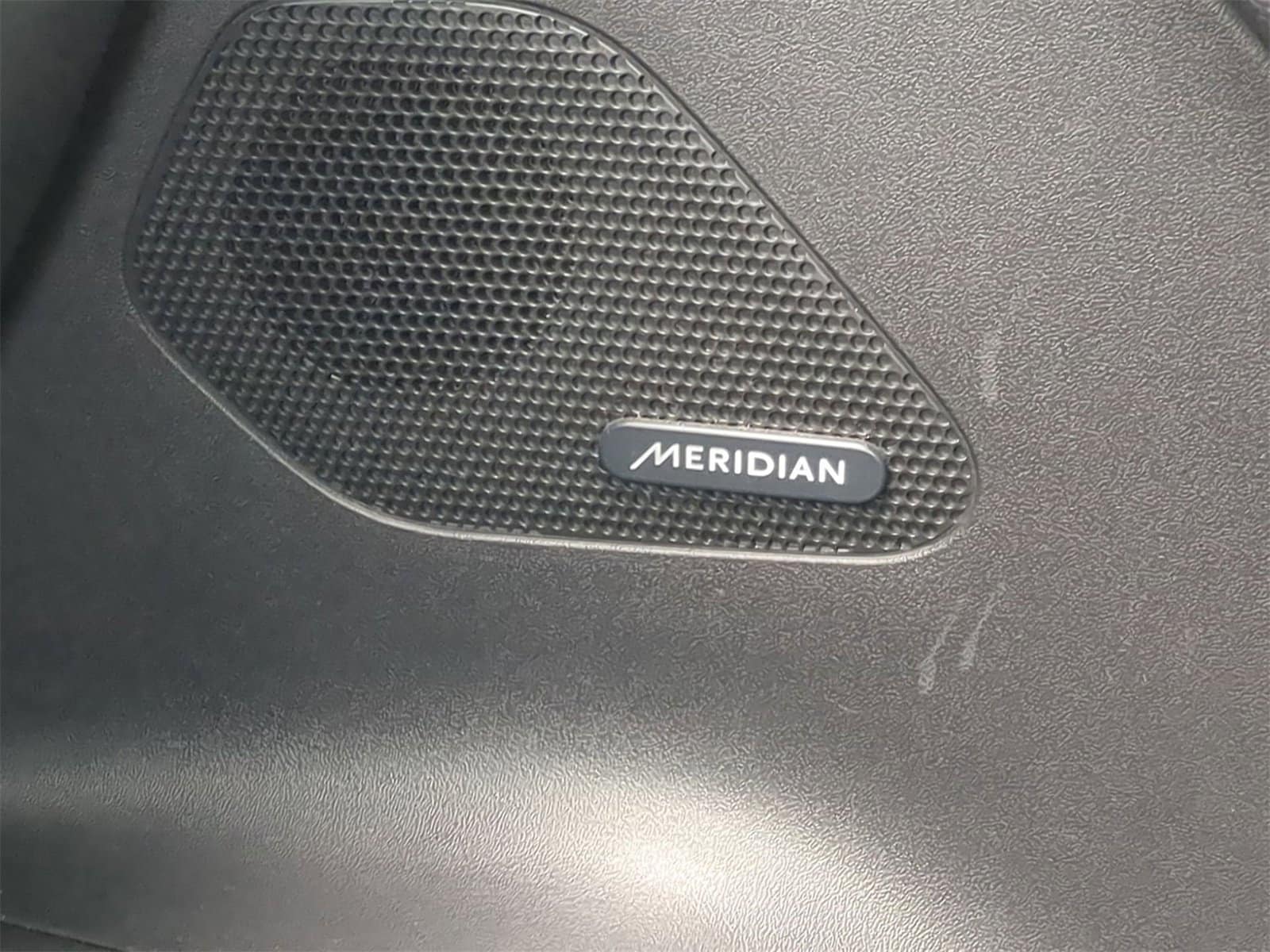 Thumbnail: 2017 Jaguar F-Pace - 36