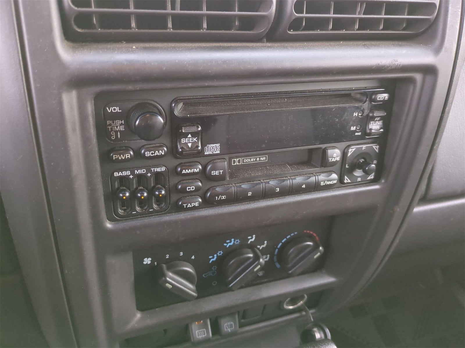 Thumbnail: 2001 Jeep Cherokee - 27