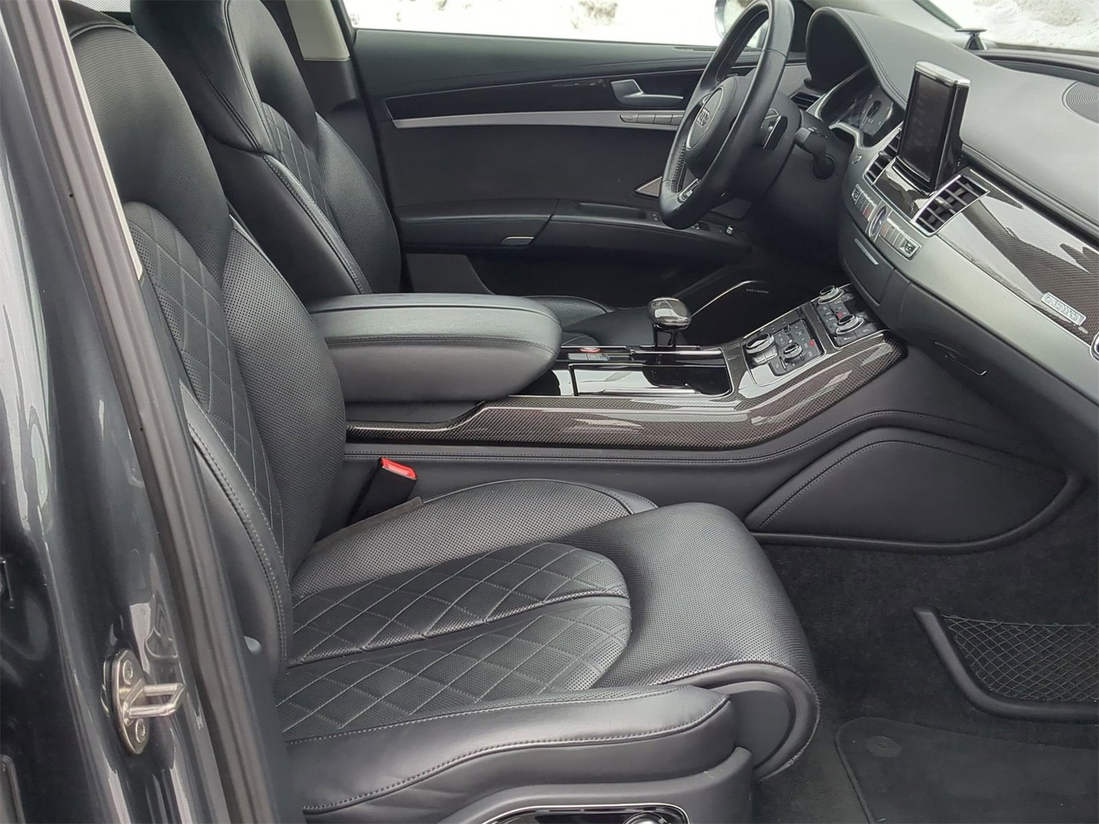 Thumbnail: 2013 Audi S8 - 28