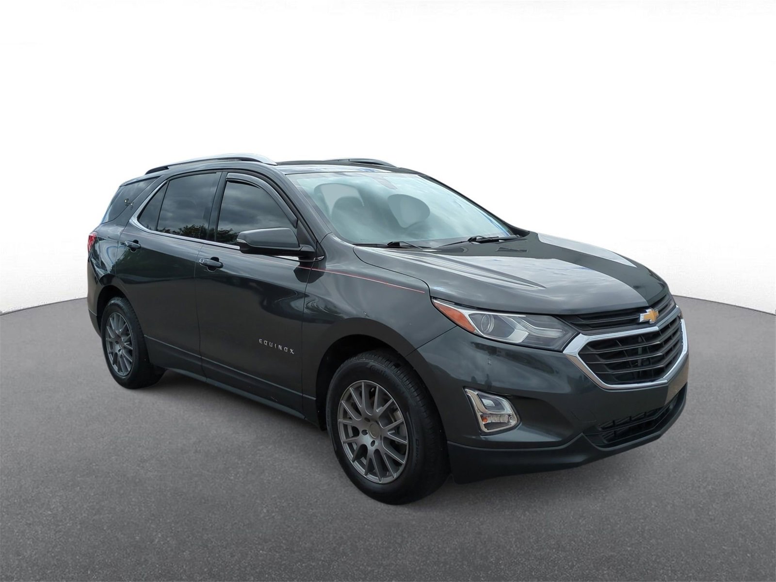 2018 Chevrolet Equinox LT photo 2