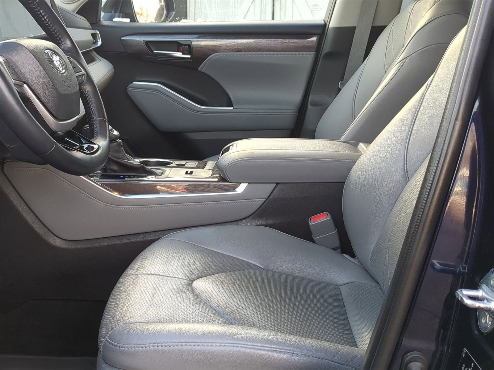 Thumbnail: 2022 Toyota Highlander - 16