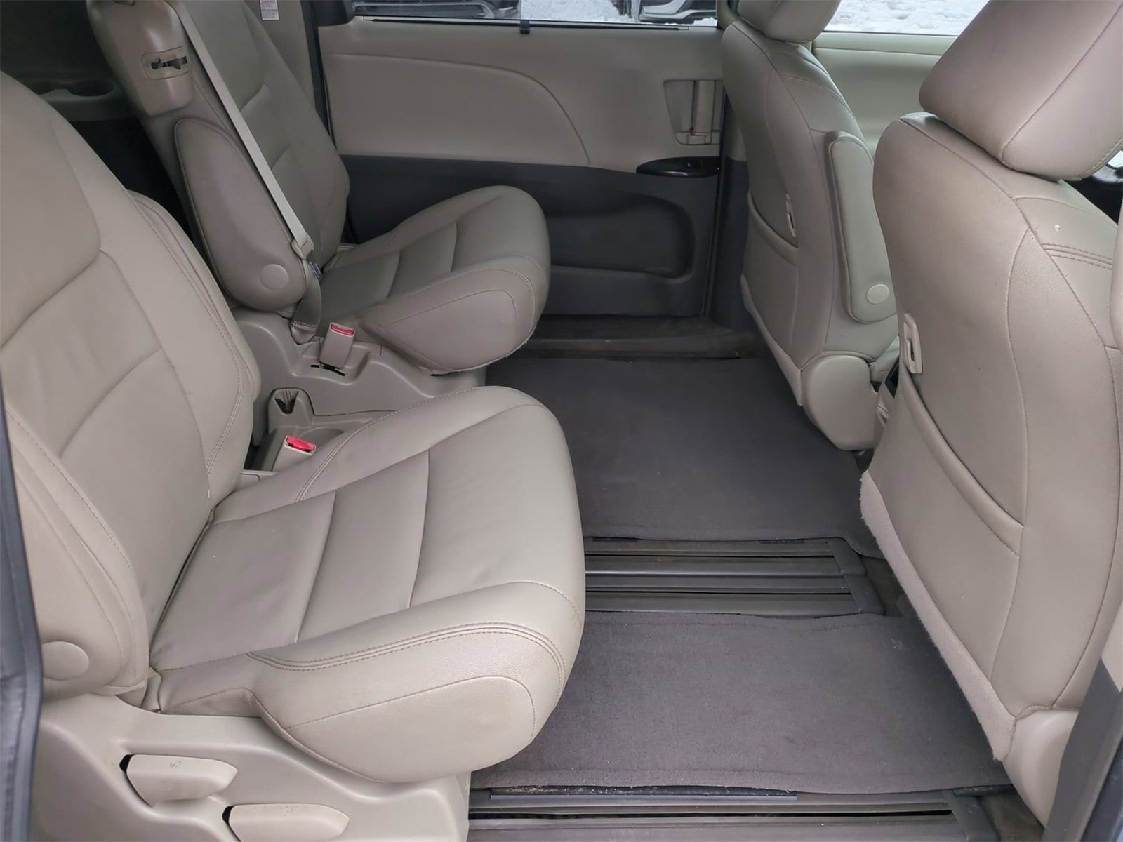 Thumbnail: 2015 Toyota Sienna - 20