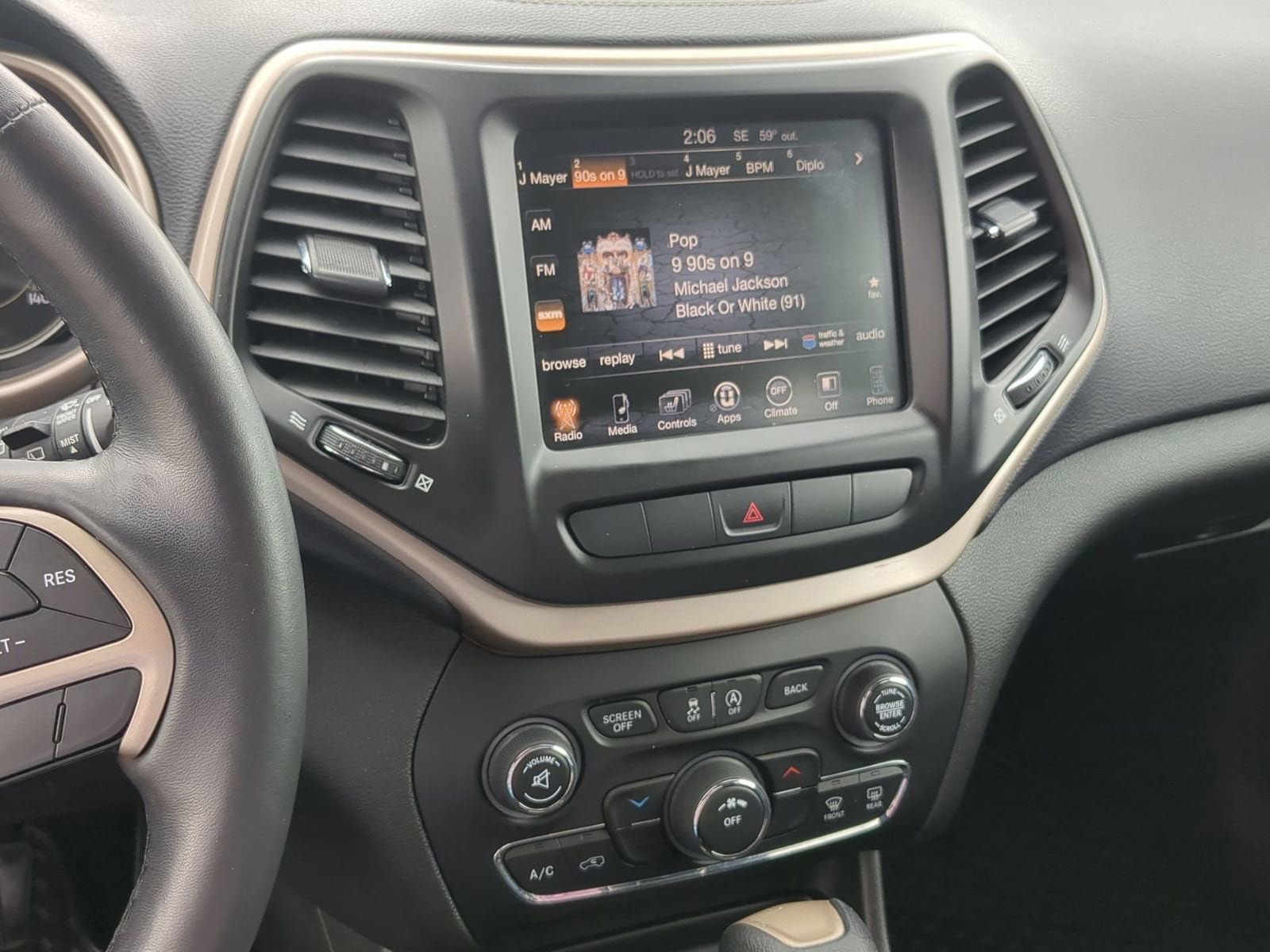 Thumbnail: 2015 Jeep Cherokee - 27