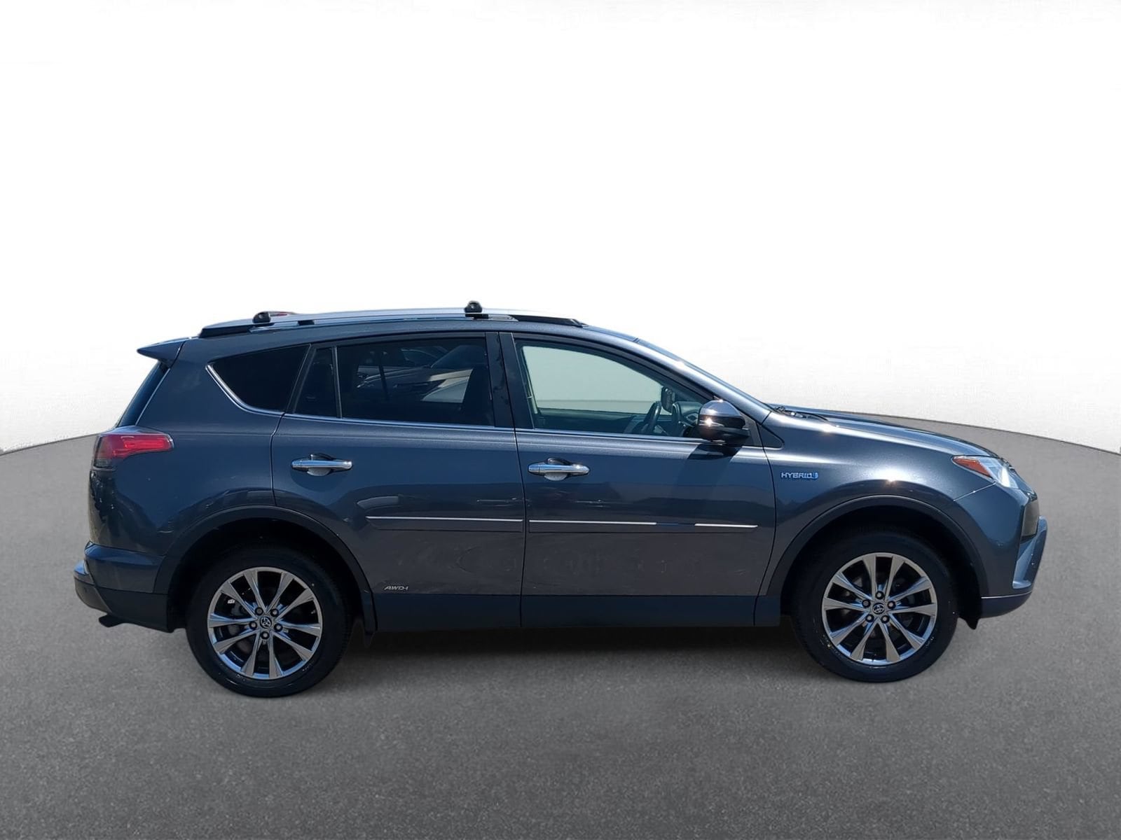 Thumbnail: 2017 Toyota RAV4 - 9