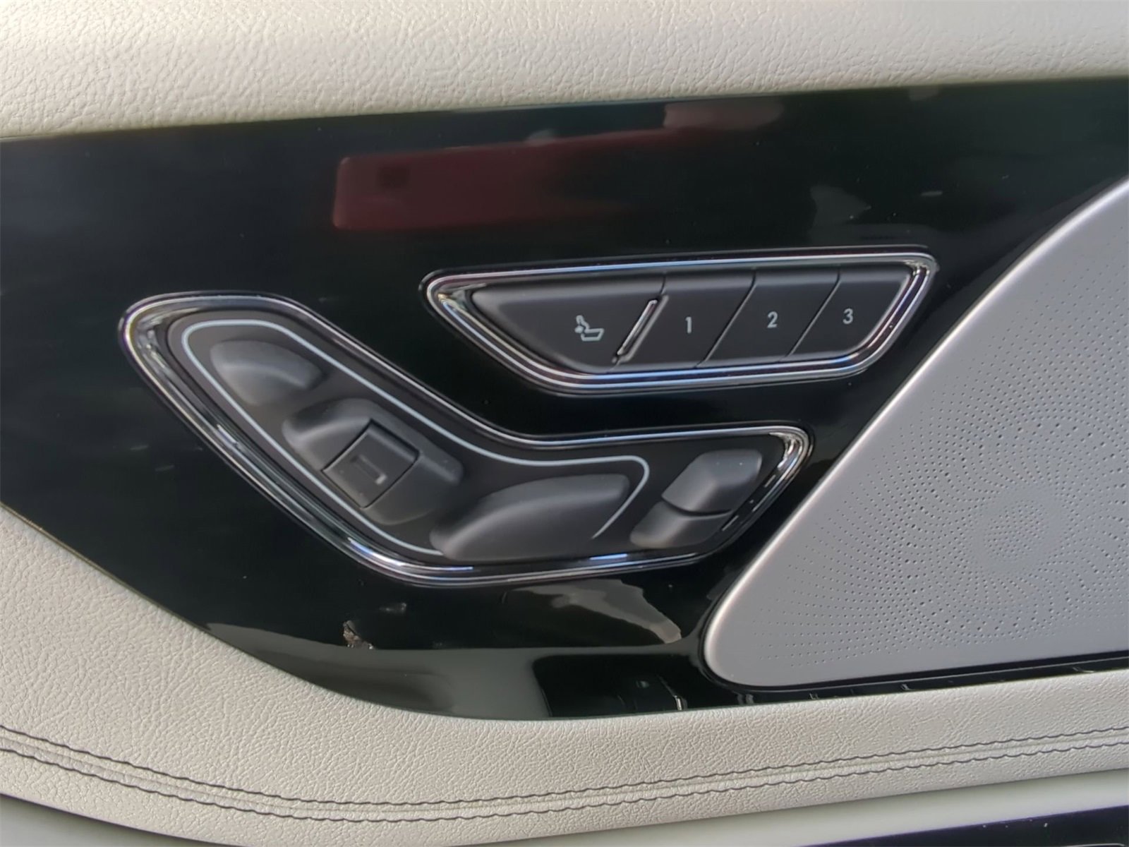 Thumbnail: 2025 Lincoln Aviator - 17