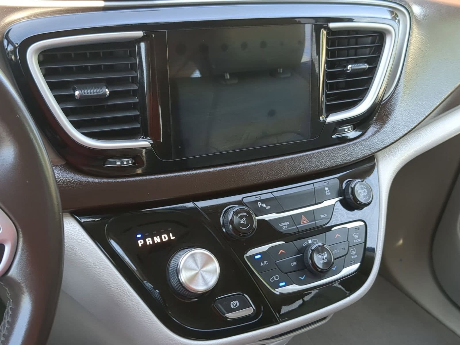 Thumbnail: 2017 Chrysler Pacifica - 27