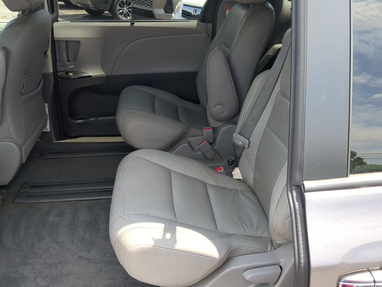 Thumbnail: 2016 Toyota Sienna - 19
