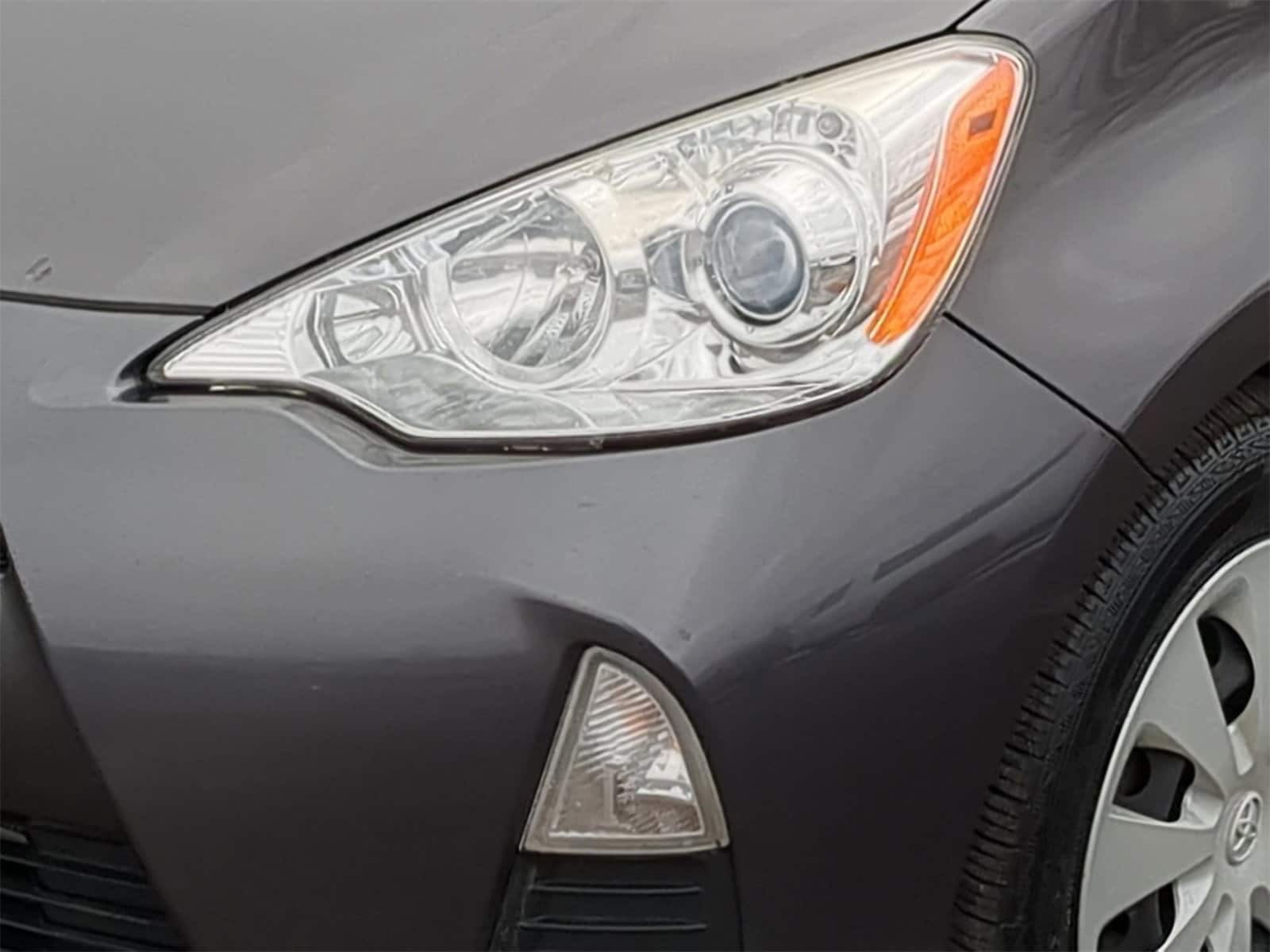 Thumbnail: 2014 Toyota Prius c - 18