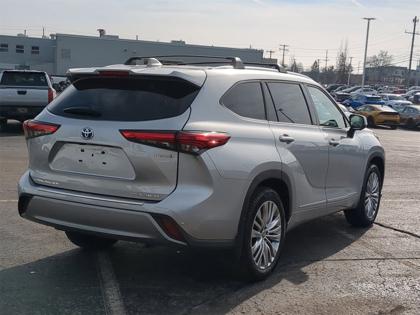 Thumbnail: 2023 Toyota Highlander - 14