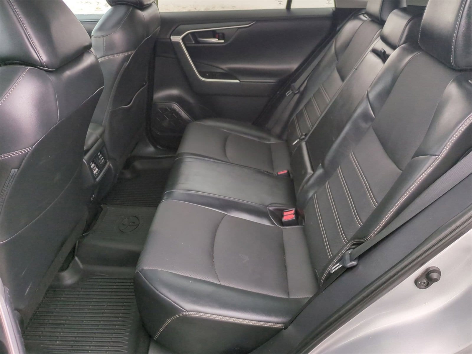 Thumbnail: 2019 Toyota RAV4 - 20