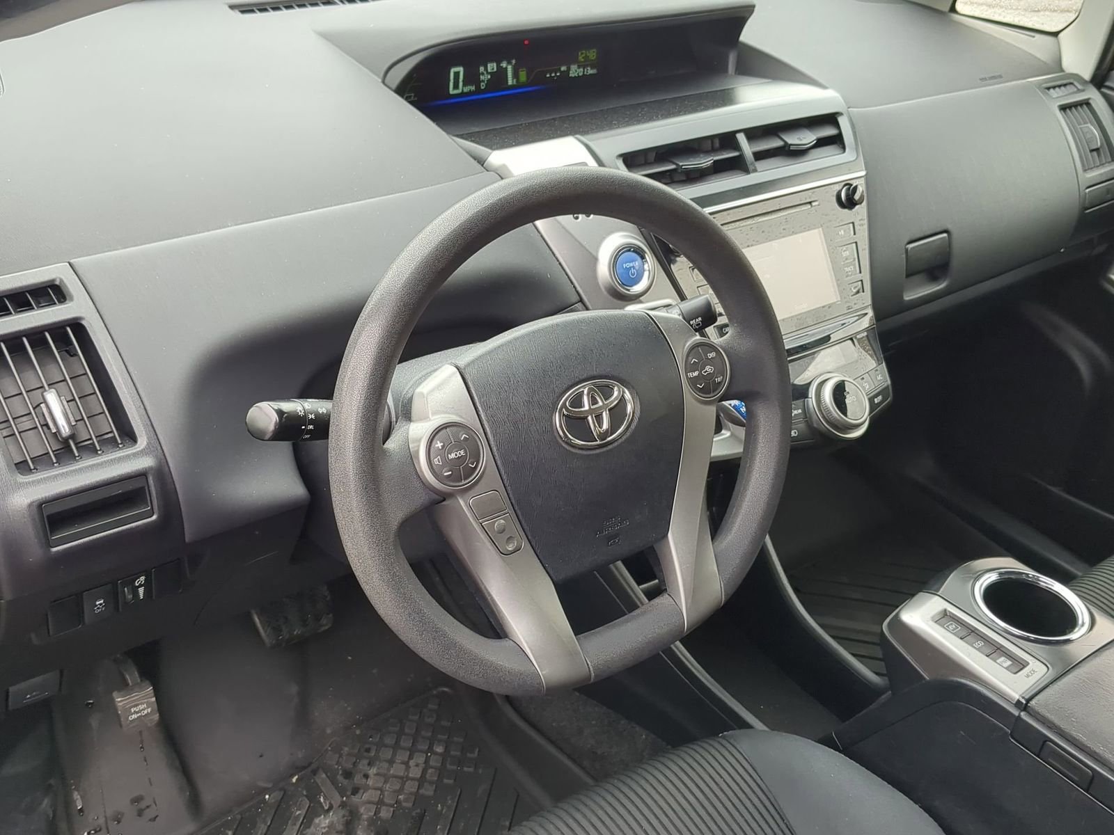 Thumbnail: 2017 Toyota Prius v - 10