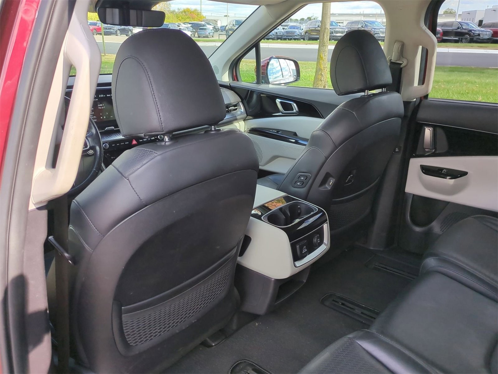 Thumbnail: 2023 Kia Carnival - 18