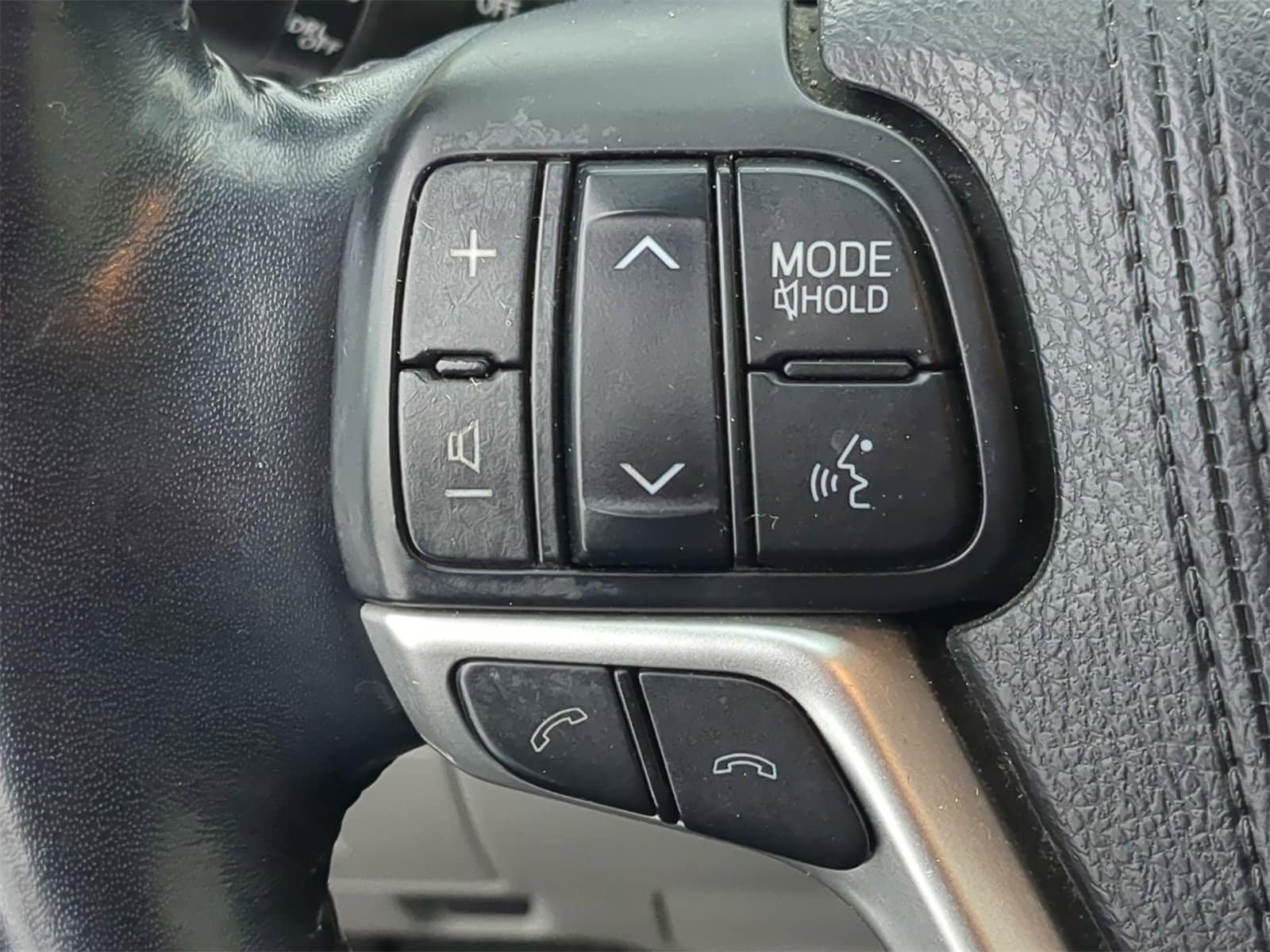 Thumbnail: 2018 Toyota Highlander - 25