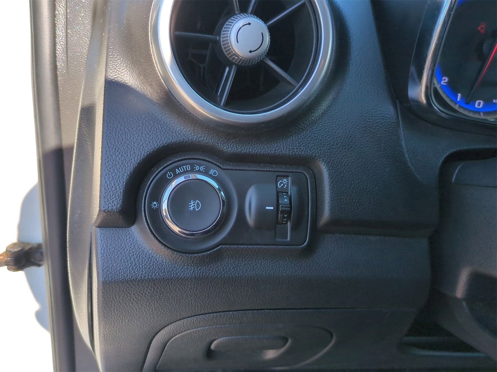 Thumbnail: 2016 Chevrolet Trax - 29