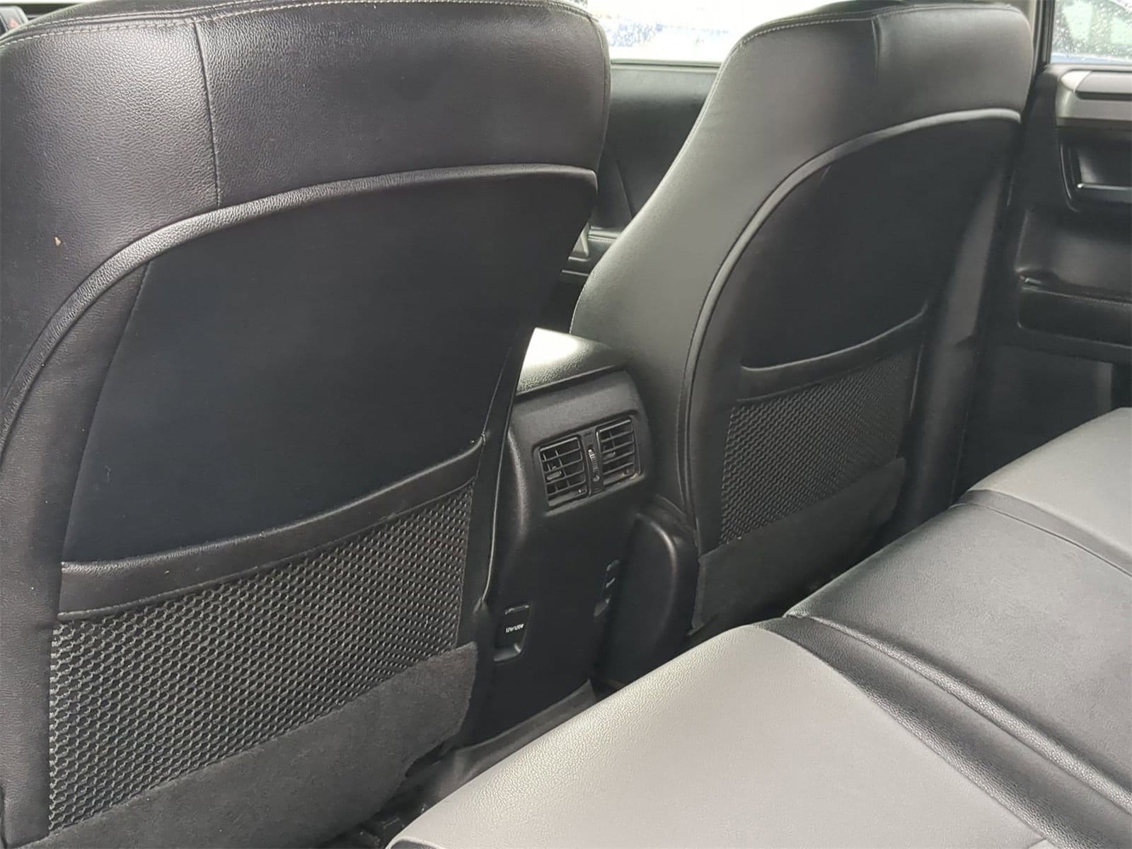 Thumbnail: 2015 Toyota 4Runner - 25