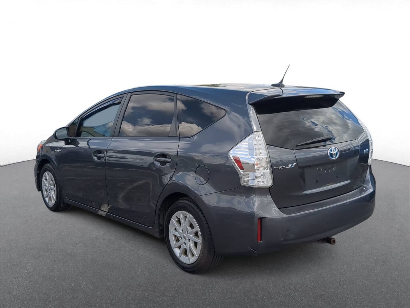 Thumbnail: 2013 Toyota Prius v - 6