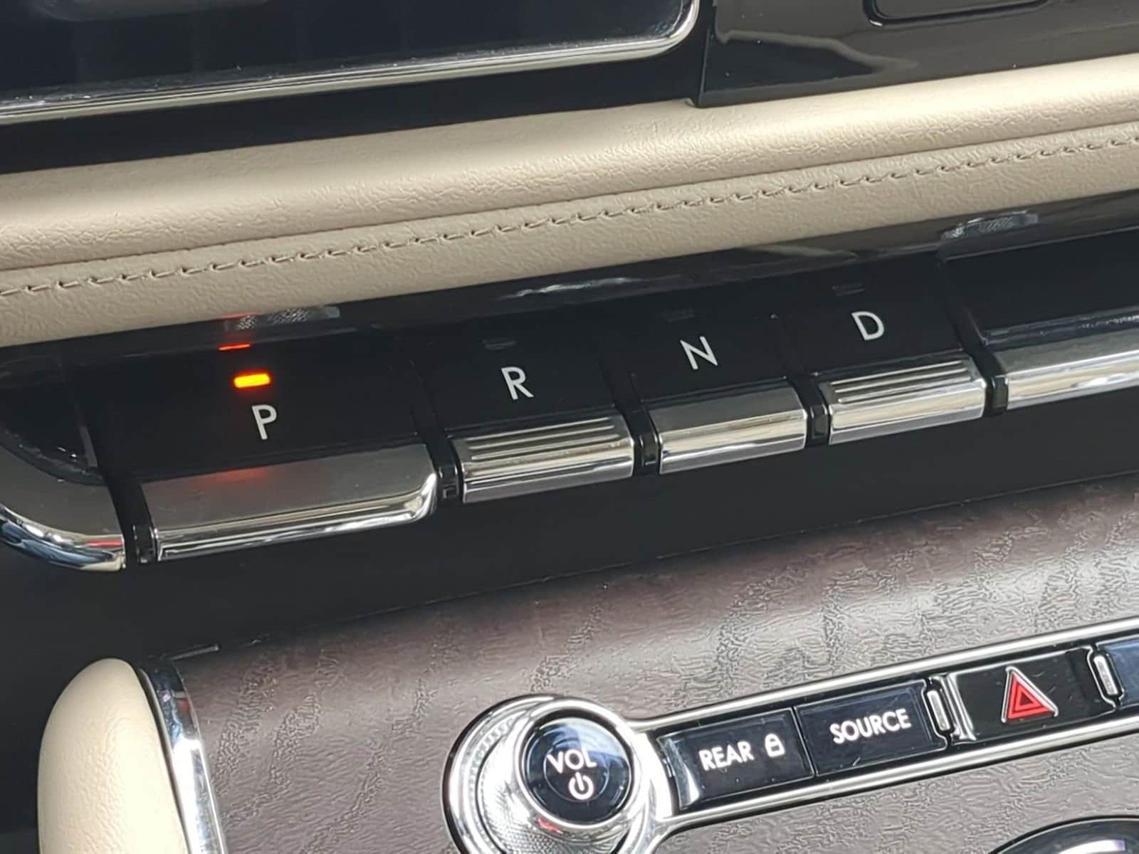 Thumbnail: 2020 Lincoln Aviator - 31