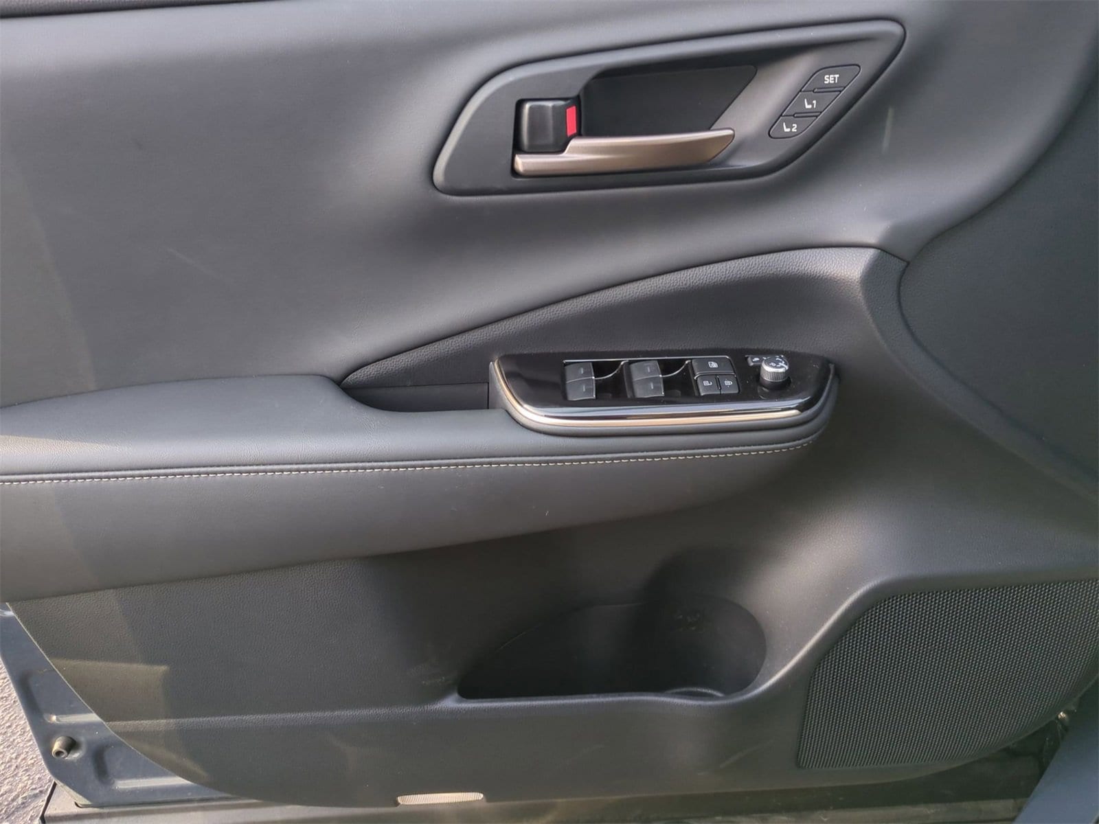 Thumbnail: 2025 Toyota Crown Signia - 30