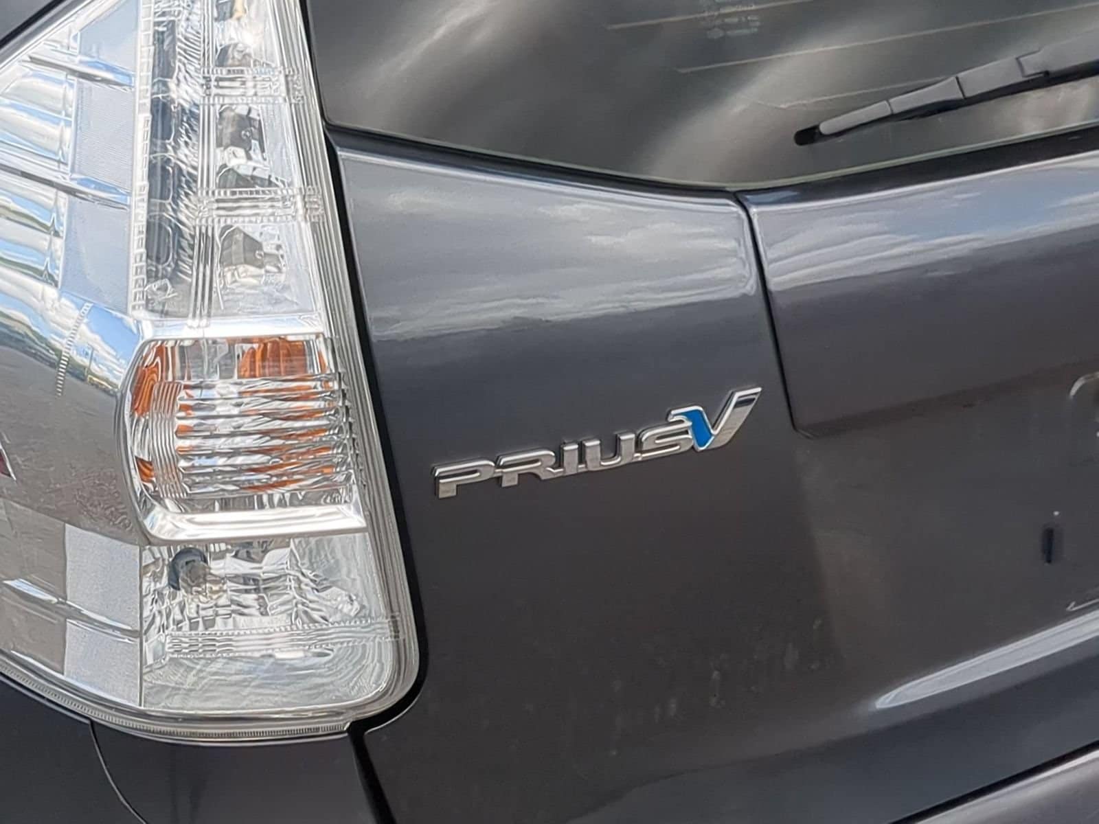 Thumbnail: 2013 Toyota Prius v - 13