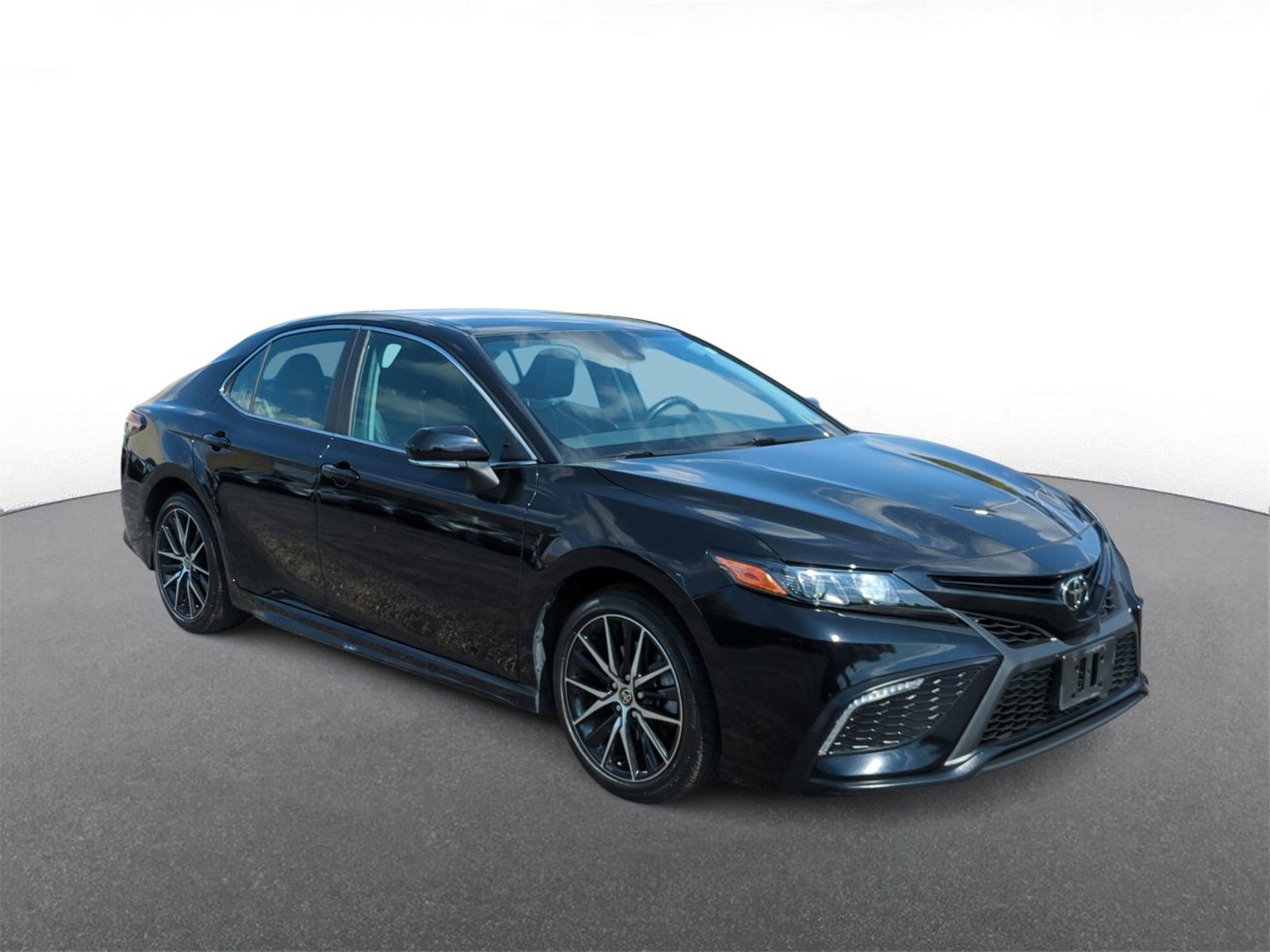 2022 Toyota Camry SE photo 2