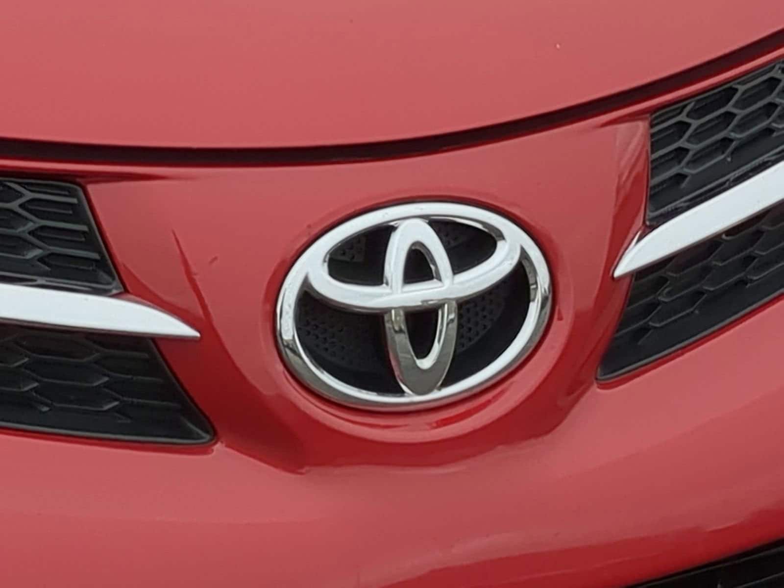 Thumbnail: 2013 Toyota RAV4 - 12