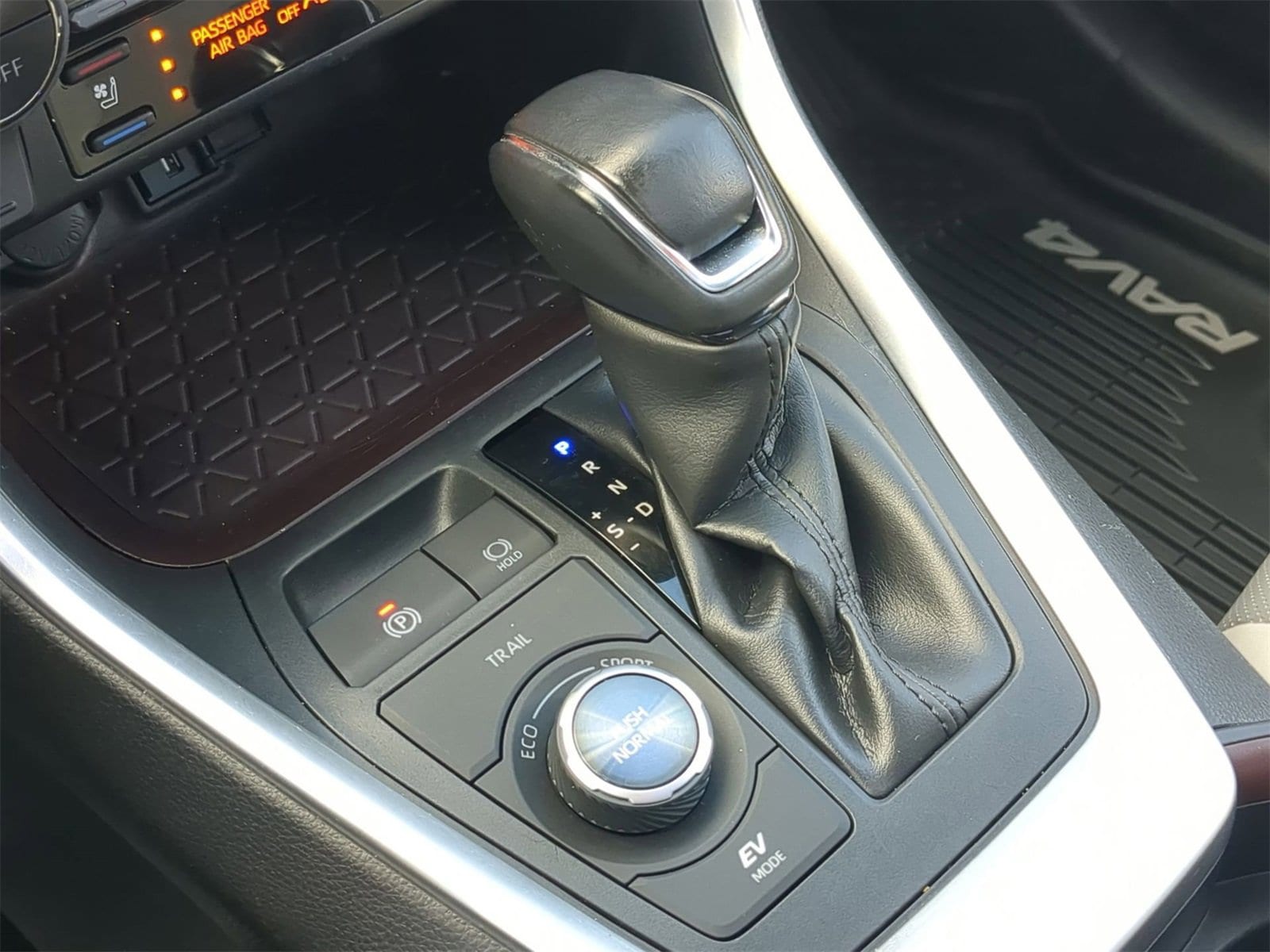 Thumbnail: 2020 Toyota RAV4 - 31