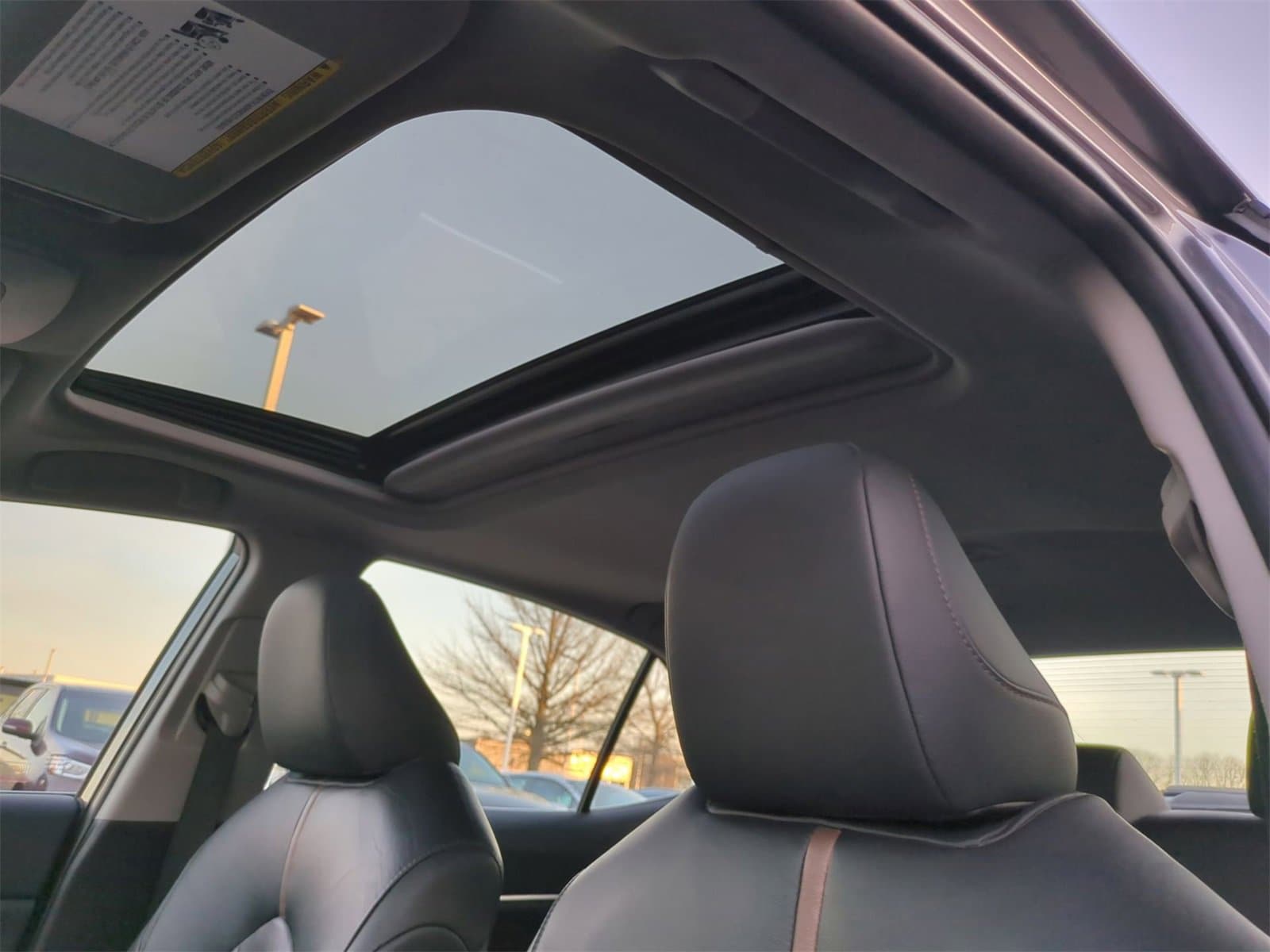 Thumbnail: 2018 Toyota Camry - 18