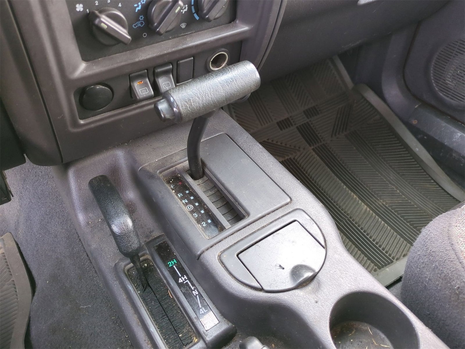 Thumbnail: 2001 Jeep Cherokee - 29