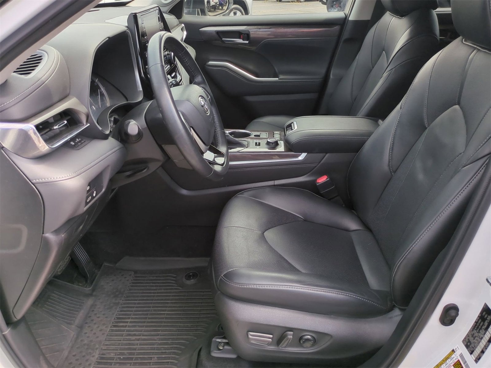 Thumbnail: 2022 Toyota Highlander - 15