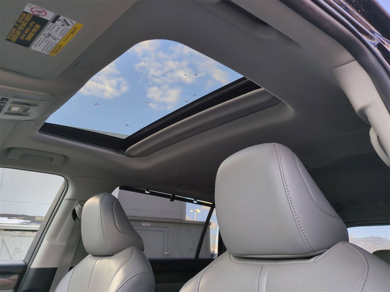 Thumbnail: 2023 Toyota Highlander - 18