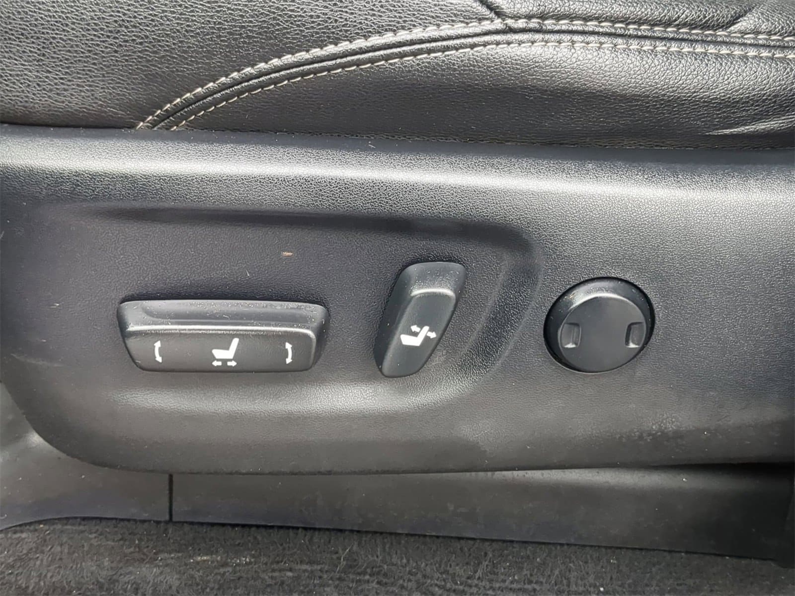 Thumbnail: 2015 Toyota 4Runner - 24