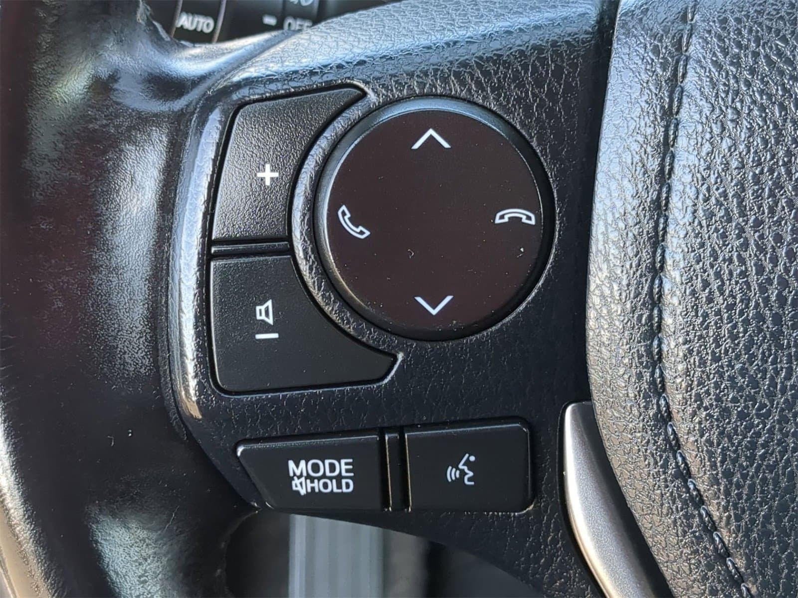 Thumbnail: 2018 Toyota RAV4 - 30