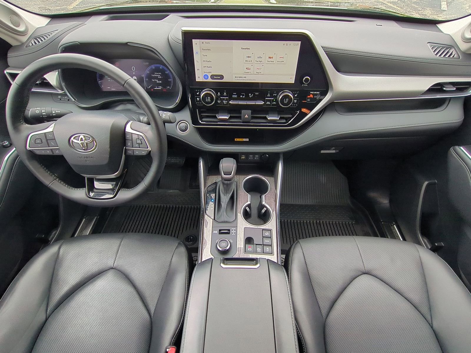 Thumbnail: 2024 Toyota Highlander - 15