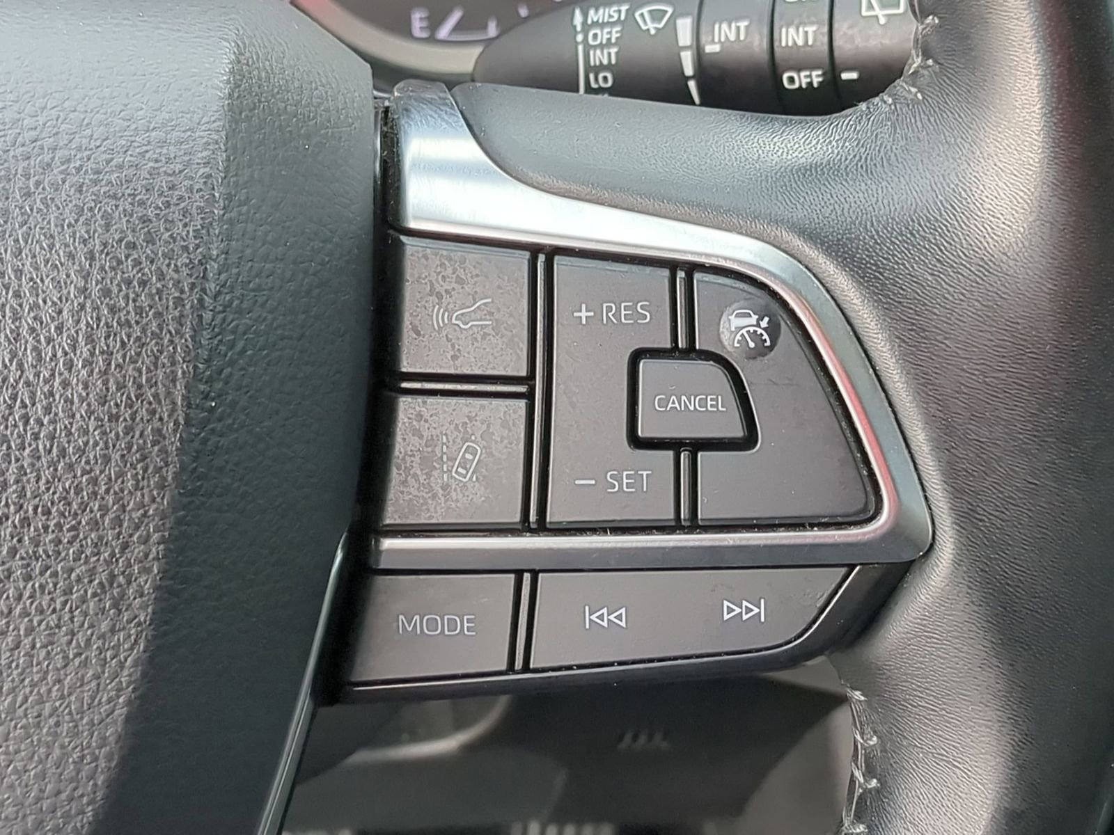 Thumbnail: 2021 Toyota Highlander - 33