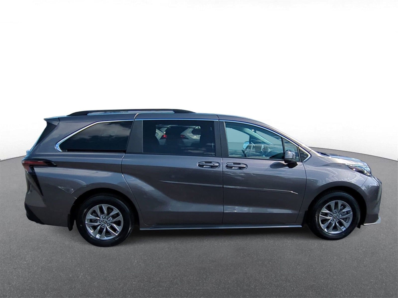 Thumbnail: 2023 Toyota Sienna - 9
