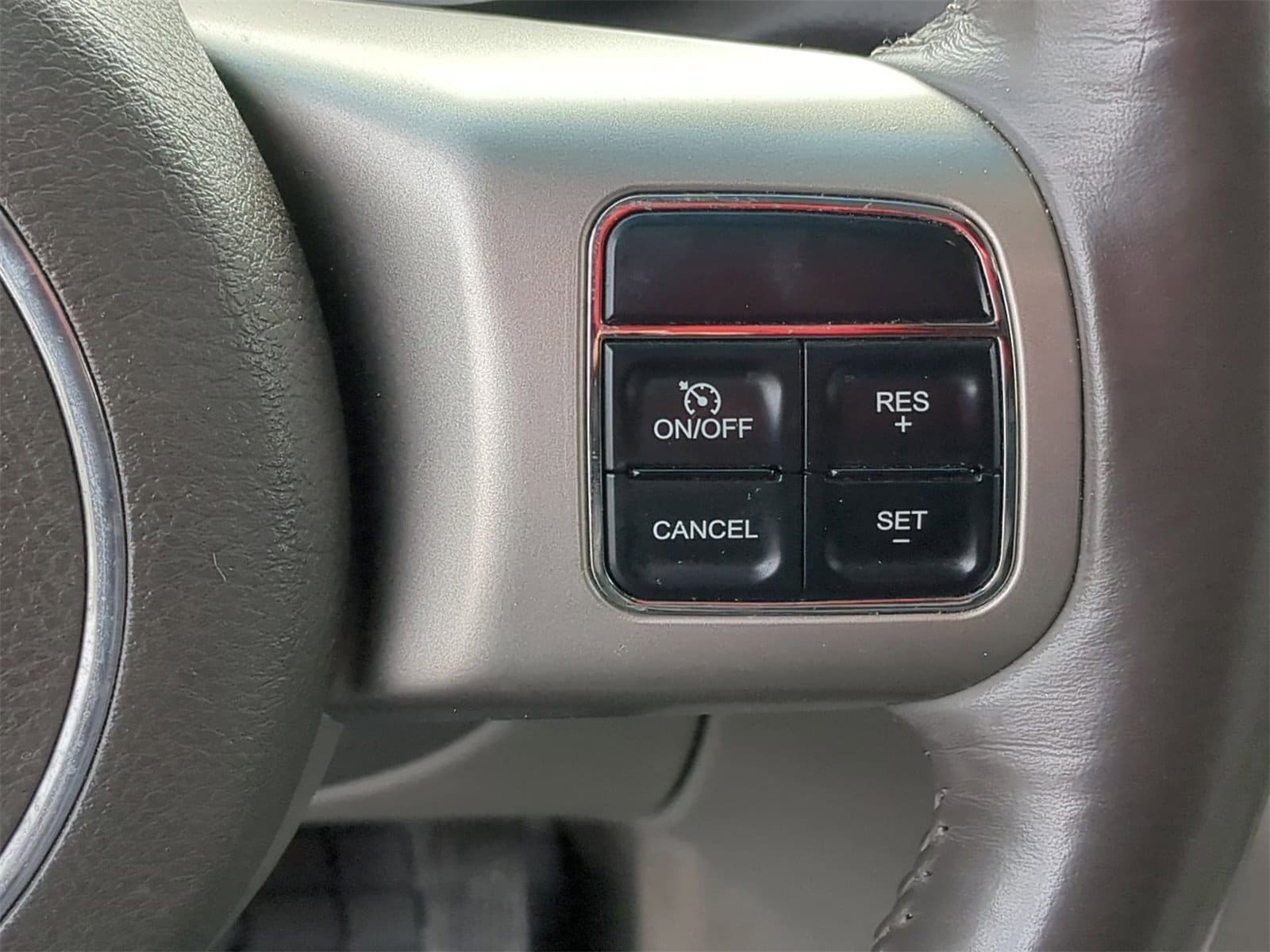 Thumbnail: 2011 Jeep Grand Cherokee - 31