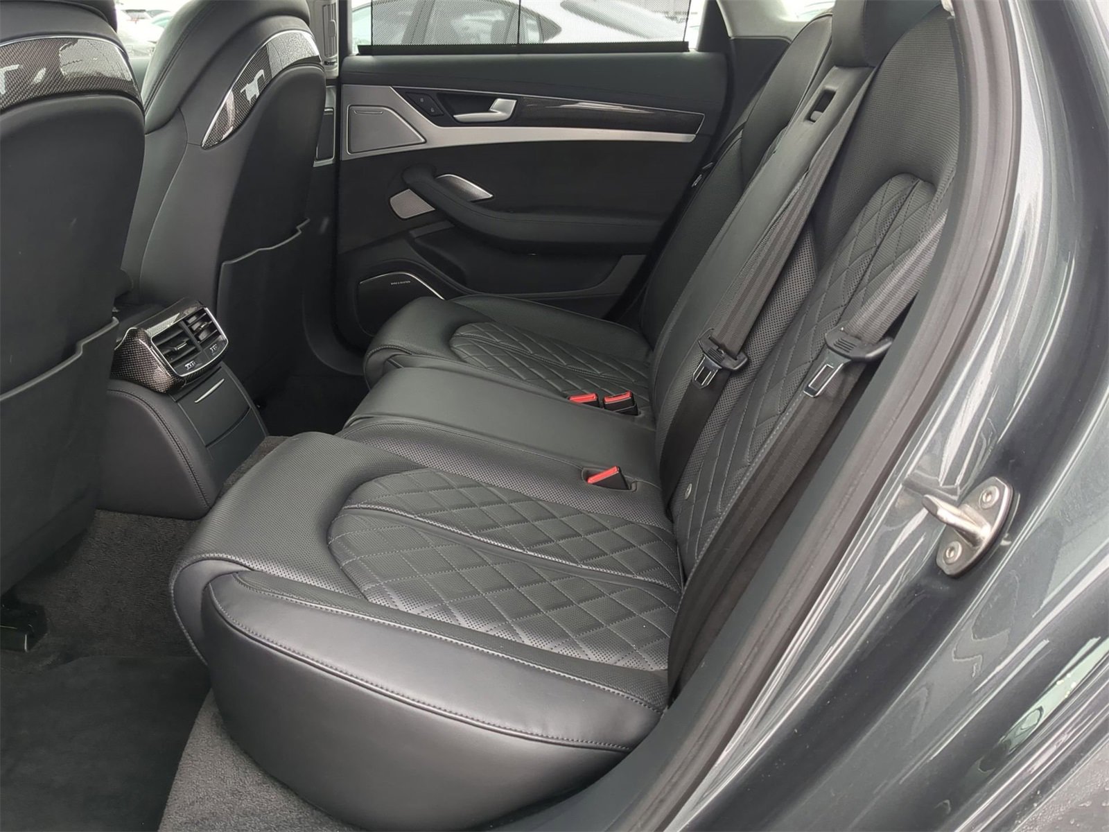 Thumbnail: 2013 Audi S8 - 26