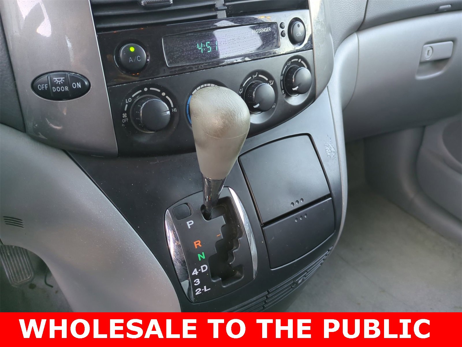 Thumbnail: 2010 Toyota Sienna - 31