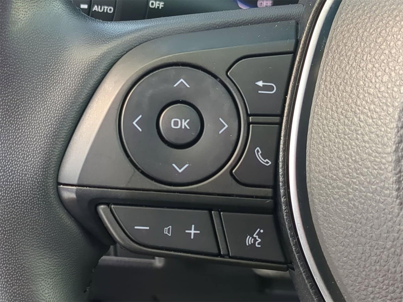 Thumbnail: 2020 Toyota RAV4 - 23