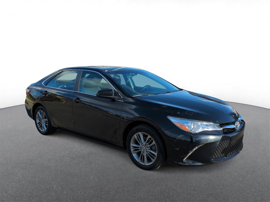 Used 2016 Toyota Camry SE Sedan