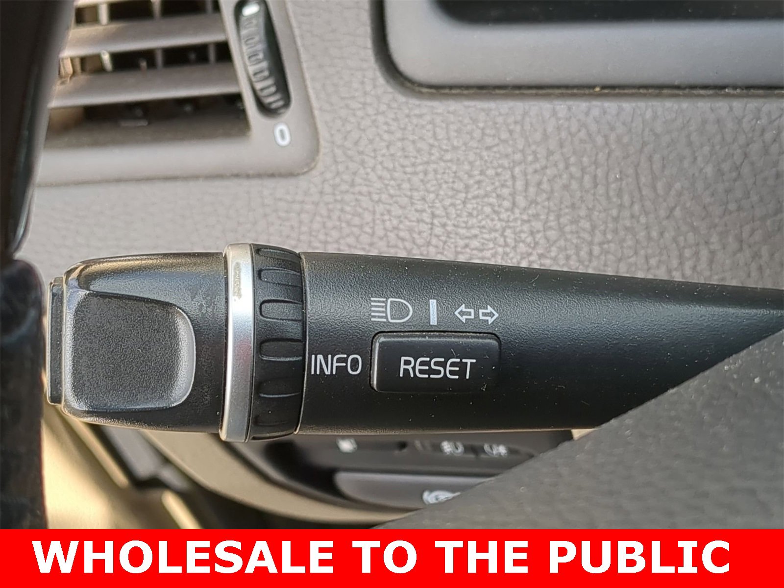 Thumbnail: 2008 Volvo XC90 - 32