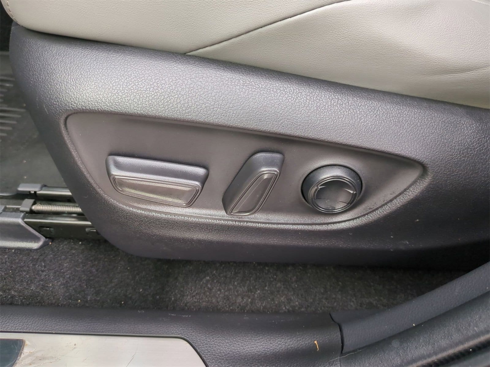 Thumbnail: 2022 Toyota Venza - 16