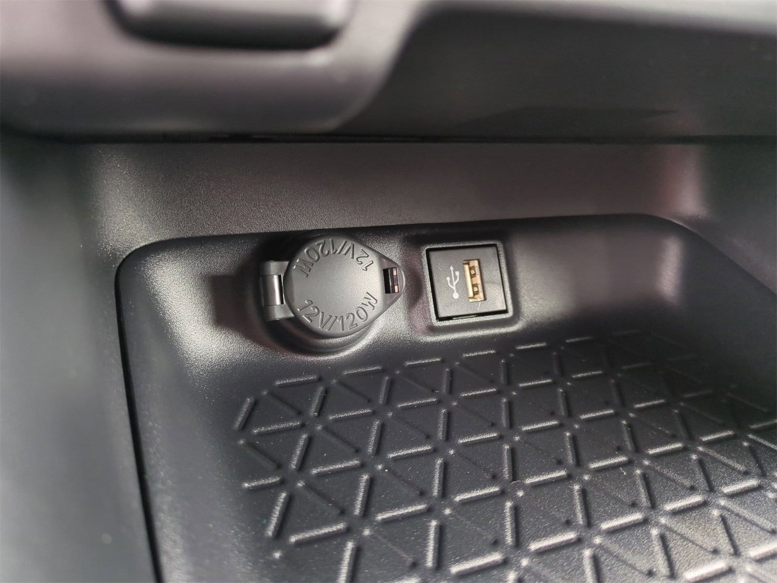 Thumbnail: 2025 Toyota RAV4 - 30